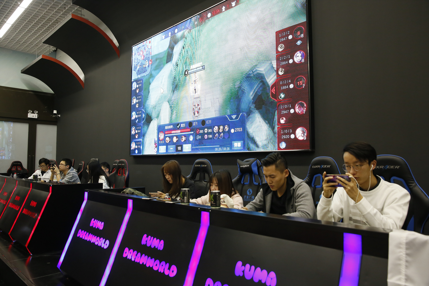 Virtus.pro 在 BLAST Open Fall 2025 失利后将 electroNic 放入替补席