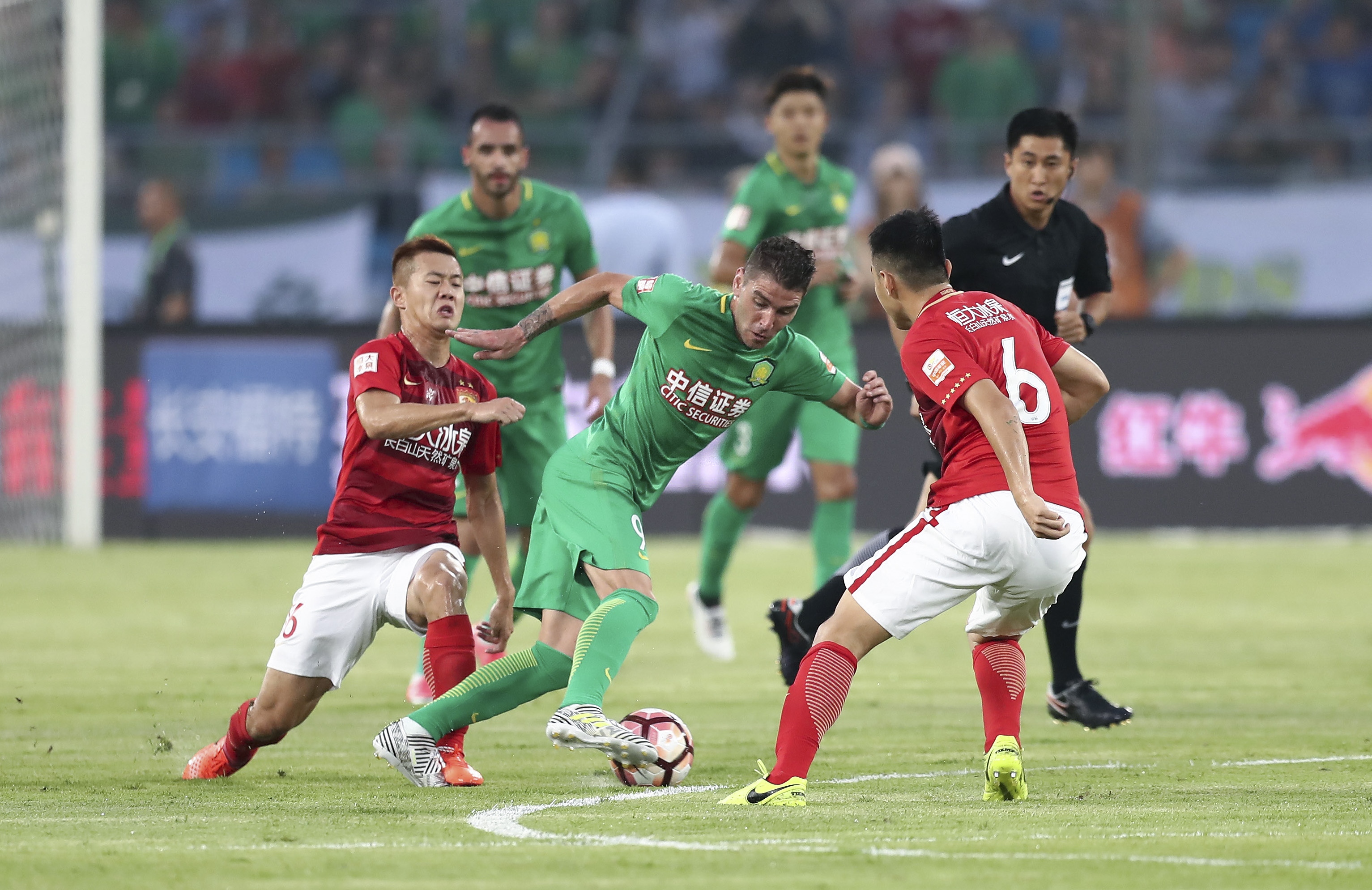 Uzi和厂长将作为LOL公益大使，将在13周年盛典公布后续公益计划